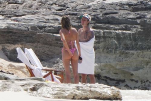 Hailey and Justin Bieber Day Out at a Beach in Turks and Caicos 03/21/2021 3