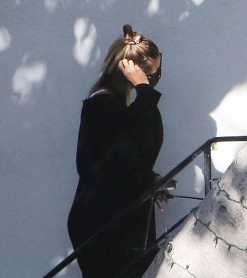 Hailey Bieber Day Out in Beverly Hills 03/24/2021 5