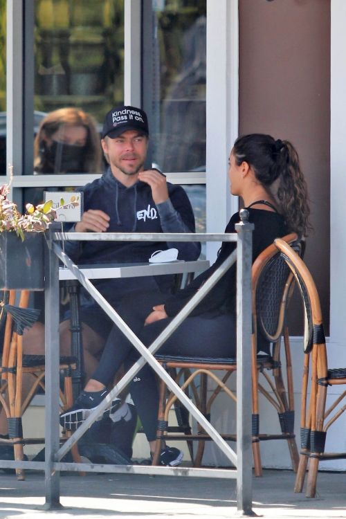 Hayley Erbert Seen at Sweet Butter Kitchen in Los Angeles 03/20/2021 4