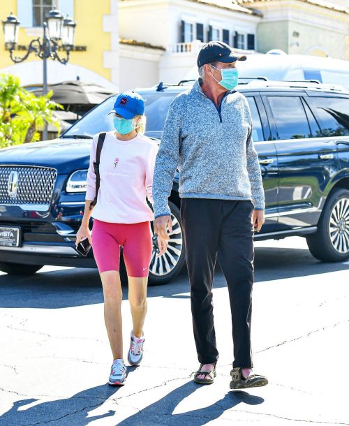 Hayley Roberts and David Hasselhoff Seen at Le Pain Quotidien in Calabasas 03/20/2021 4
