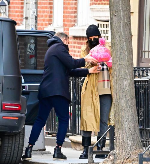 Irina Shayk and Bradley Cooper Day Out in New York 03/19/2021 3