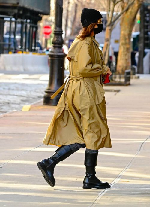 Irina Shayk and Bradley Cooper Day Out in New York 03/19/2021 4