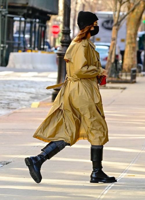 Irina Shayk and Bradley Cooper Day Out in New York 03/19/2021 5