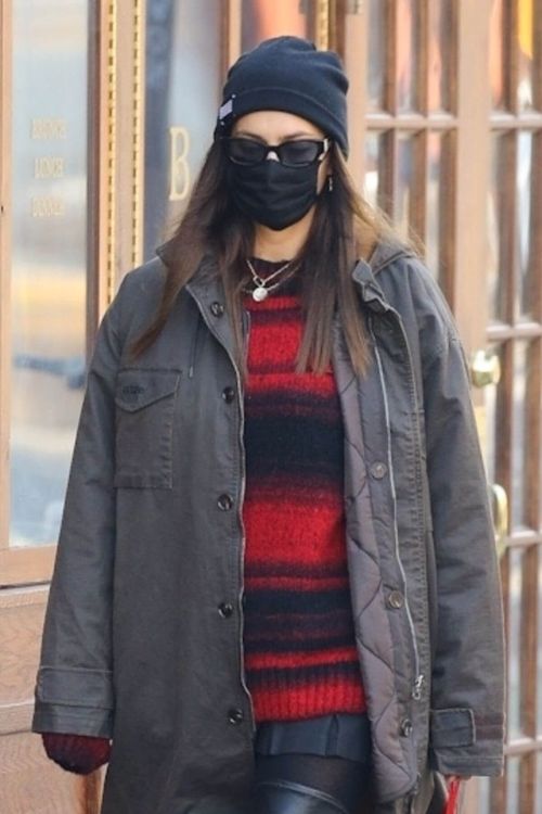 Irina Shayk Wearing Mask as She Steps Out in New York 03/10/2021 2