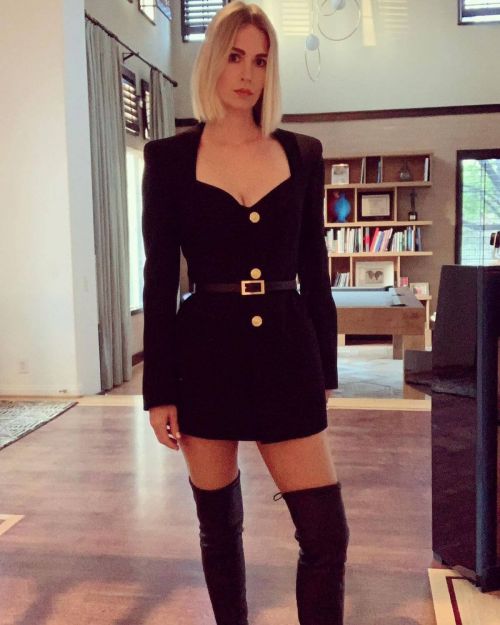 January Jones Shared Instagram Photos 03/21/2021 1