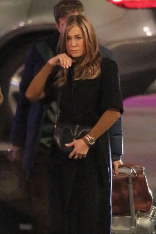 Jennifer Aniston Back to Work as She seen on the Set of 