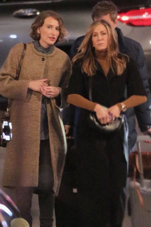 Jennifer Aniston Back to Work as She seen on the Set of 
