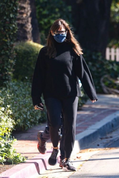 Jennifer Garner Spotted Her New House Construction Area in Brentwood 03/13/2021 1