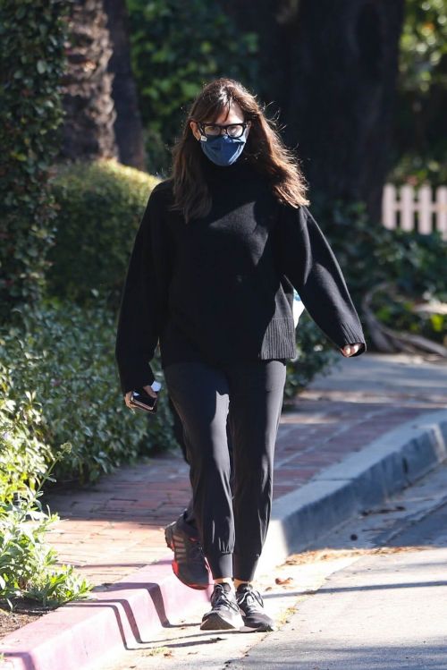 Jennifer Garner Spotted Her New House Construction Area in Brentwood 03/13/2021 2