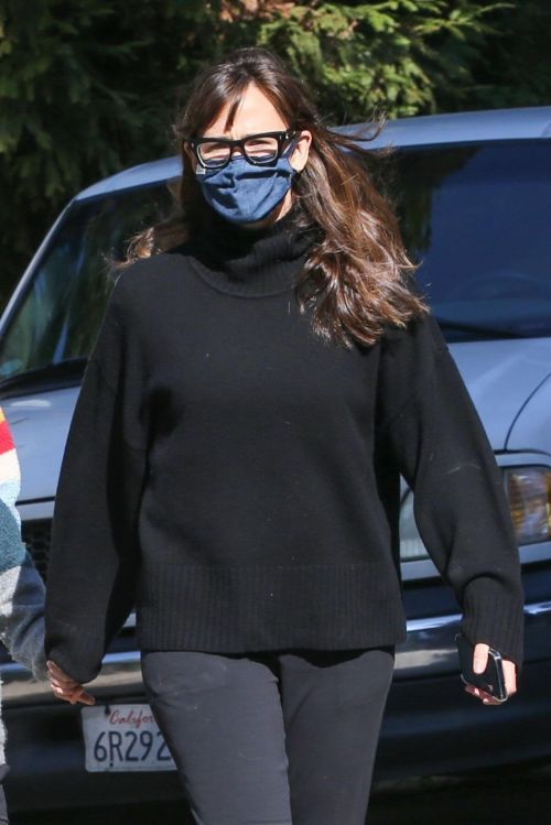 Jennifer Garner Spotted Her New House Construction Area in Brentwood 03/13/2021 3