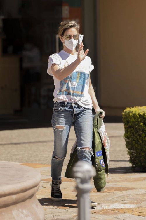 Jillian Michaels Spotted at Color-Me-Mine in Calabasas 03/21/2021 1