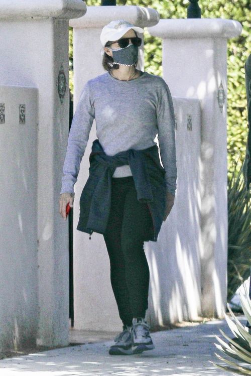 Jodie Foster and Alexandra Hedison Day Out with Their Dog in Santa Monica 03/23/2021 3