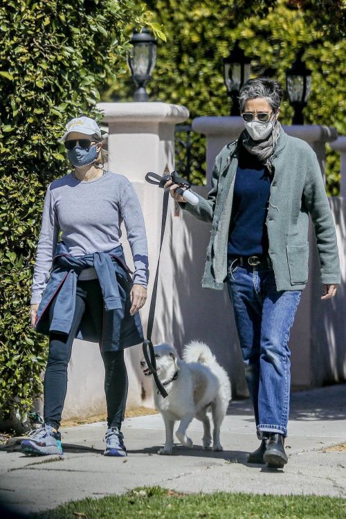 Jodie Foster and Alexandra Hedison Day Out with Their Dog in Santa Monica 03/23/2021 4