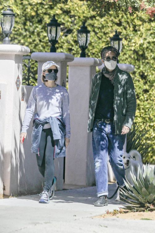 Jodie Foster and Alexandra Hedison Day Out with Their Dog in Santa Monica 03/23/2021 6