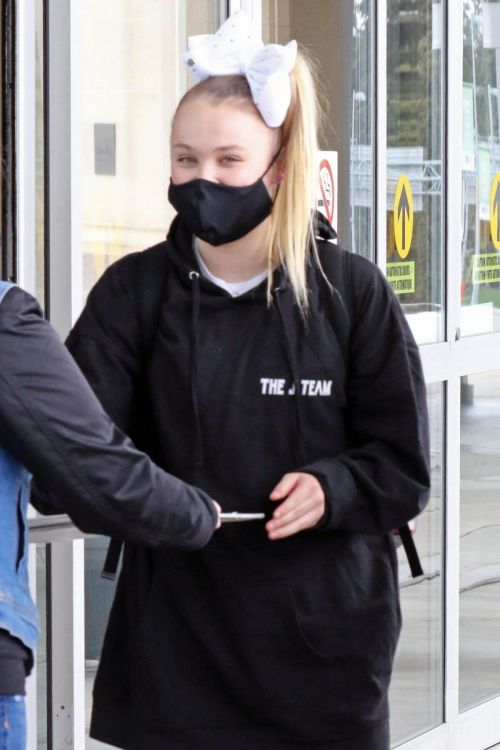 JoJo Siwa in Hoodie Arrives at Airport in Vancouver 03/20/2021 2