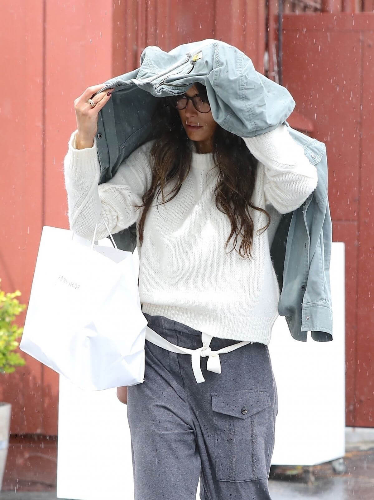 Jordana Brewster in Comfy Outfit Out For Shopping in Brentwood 03/10/2021