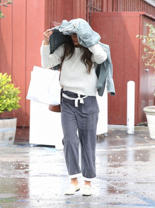 Jordana Brewster in Comfy Outfit Out For Shopping in Brentwood 03/10/2021 5