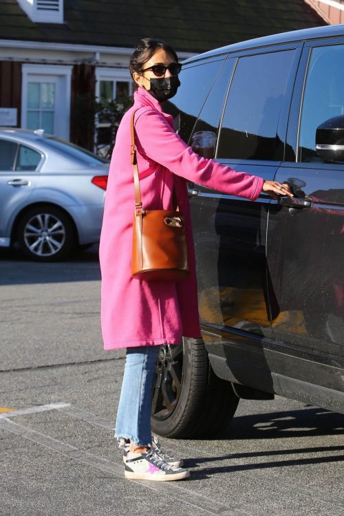 Jordana Brewster is Leaving Country Mart in Brentwood 03/22/2021 5