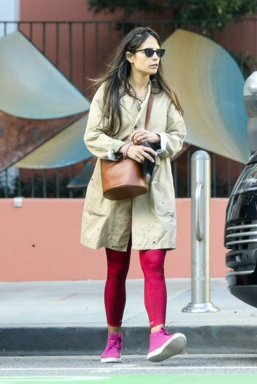 Jordana Brewster Steps Out in Santa Monica 03/23/2021 3