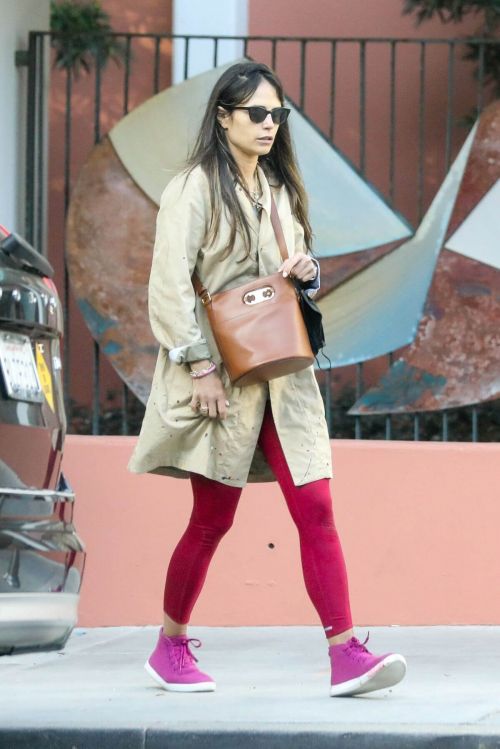 Jordana Brewster Steps Out in Santa Monica 03/23/2021 4