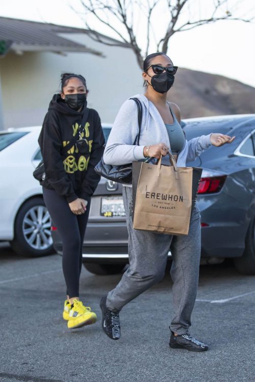 Jordyn Woods Out with Her Sister Jodie at Erewhon Organic in Calabasas 03/21/2021 4