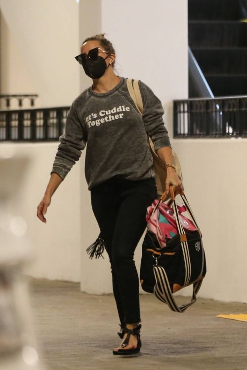 Kate Hudson Seen in Pacific Palisades 03/11/2021 2