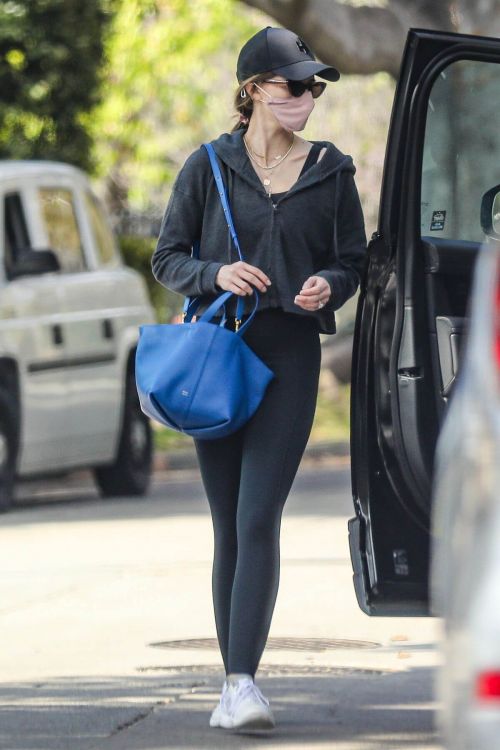 Katherine and Christina Schwarzenegger Spotted While Leaving Tennis Court in Brentwood 03/11/2021 7