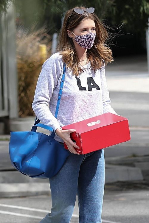 Katherine Schwarzenegger and Christina Schwarzenegger Leaves New Balance Shoe Store in Santa Monica 03/12/2021 2