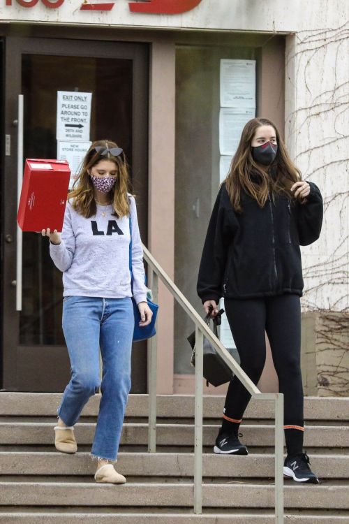 Katherine Schwarzenegger and Christina Schwarzenegger Leaves New Balance Shoe Store in Santa Monica 03/12/2021 4