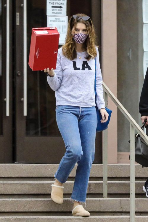 Katherine Schwarzenegger and Christina Schwarzenegger Leaves New Balance Shoe Store in Santa Monica 03/12/2021 6