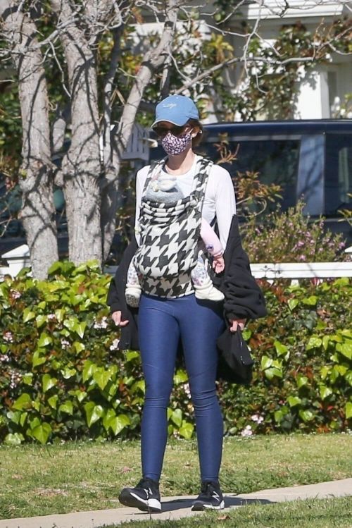Katherine Schwarzenegger Steps Out in Santa Monica 03/24/2021 4
