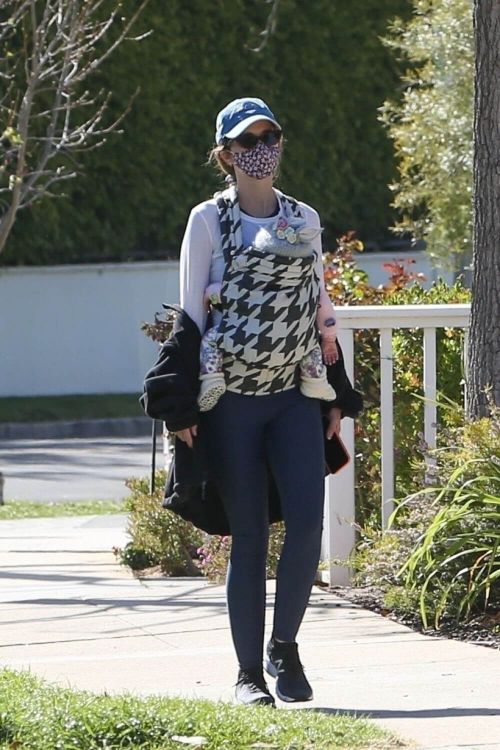 Katherine Schwarzenegger Steps Out in Santa Monica 03/24/2021 6