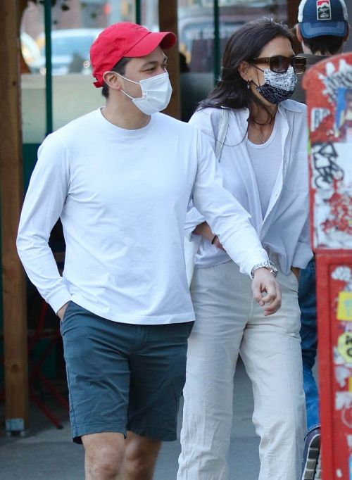 Katie Holmes and Emilio Vitolo Jr. Spotted Heading Out in New York 03/12/2021 4