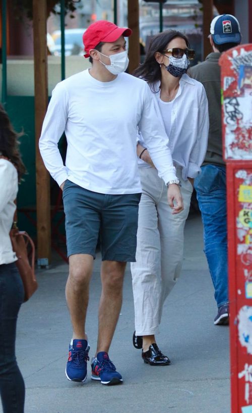 Katie Holmes and Emilio Vitolo Jr. Spotted Heading Out in New York 03/12/2021 4