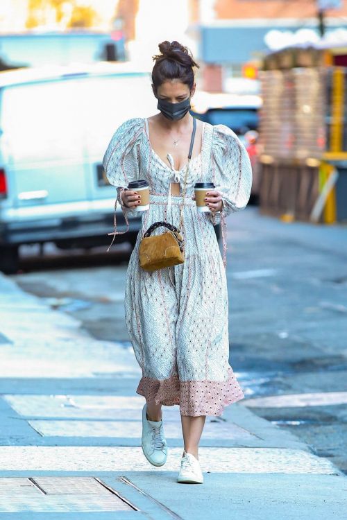 Katie Holmes in Bohemian Dress Having Coffee in New York 03/10/2021