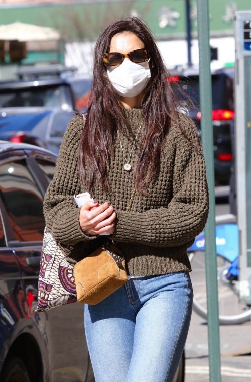 Katie Holmes Steps Out For Shopping in New York 03/14/2021 3