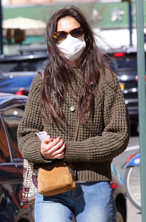 Katie Holmes Steps Out For Shopping in New York 03/14/2021 4