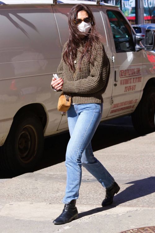 Katie Holmes Steps Out For Shopping in New York 03/14/2021 6
