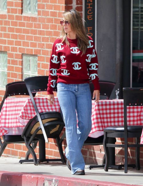 Kelly Dodd Day Out for Lunch in Newport Beach 03/12/2021 6