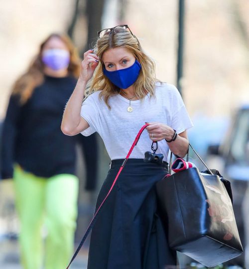 Kelly Ripa Day Out with Her Dog in New York 03/13/2021 6