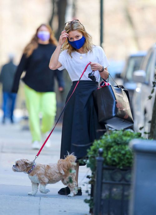 Kelly Ripa Day Out with Her Dog in New York 03/13/2021 9