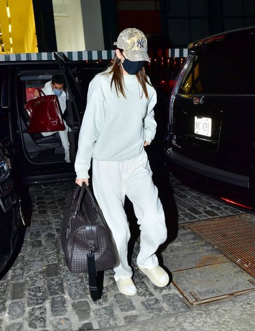 Kendall Jenner Arrived in New York 03/20/2021 4