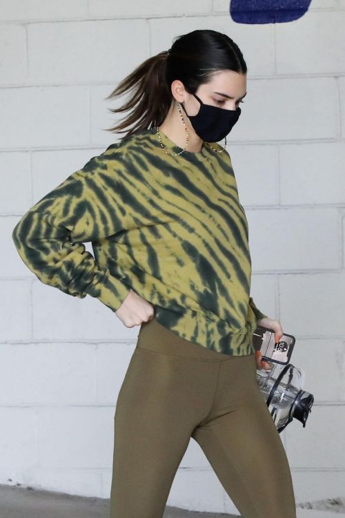 Kendall Jenner Display Her Figure in Olive Green Outfit as She Leaves a Gym in Beverly Hills 03/10/2021 12