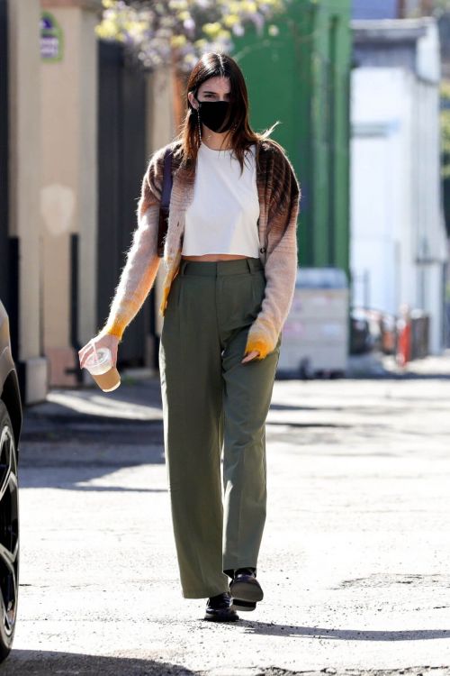 Kendall Jenner Out and About for Breakfast in Los Angeles 03/20/2021 6