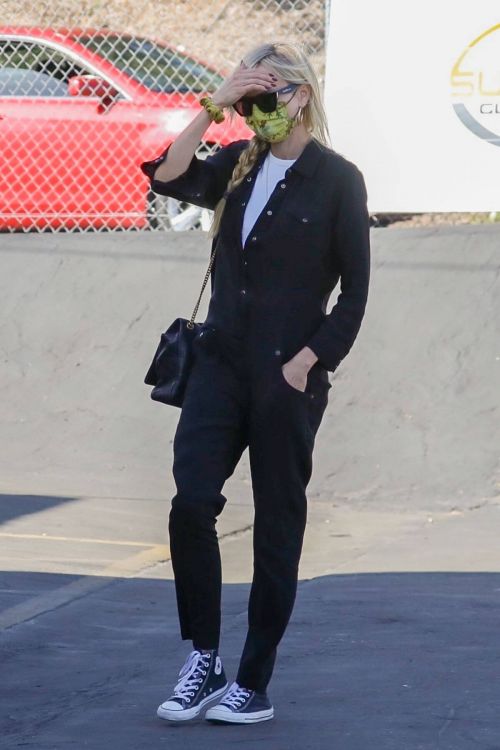 Kimberly Stewart Day Out in Los Angeles 03/24/2021 1