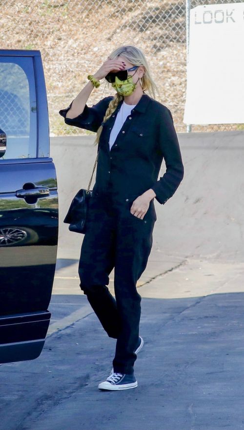 Kimberly Stewart Day Out in Los Angeles 03/24/2021 6