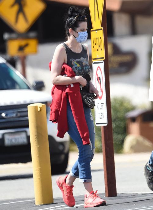 Krysten Ritter Steps Out in Ojai 03/21/2021 7