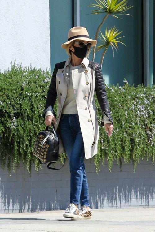 Laeticia Hallyday Day Out for Shopping in Beverly Hills 03/12/2021 1