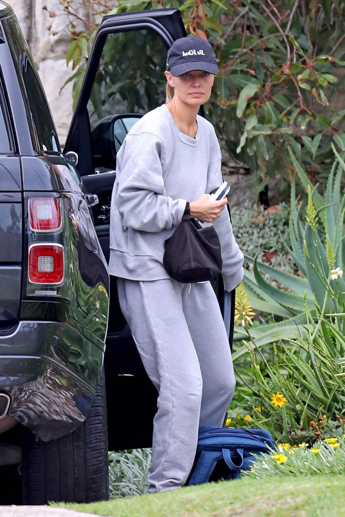 Lara Bingle in Comfy Outfit Out in Sydney 02/25/2021