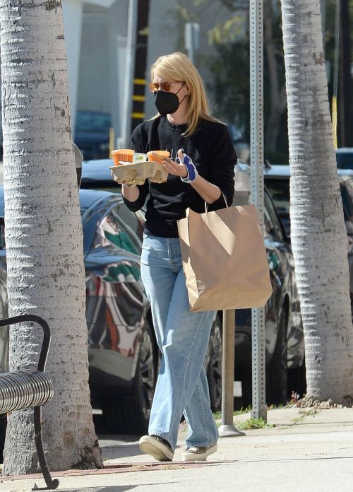 Laura Dern In Black Sweatshirt and Blue Denim Out for Shopping in Los Angeles 03/06/2021 1